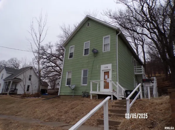 1028 W 7th St, Davenport, IA 52802