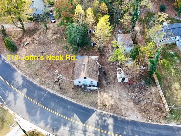 718 Johns Neck Rd, Weems, VA 22576