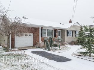 134 Midwood Ave, Farmingdale, NY 11735