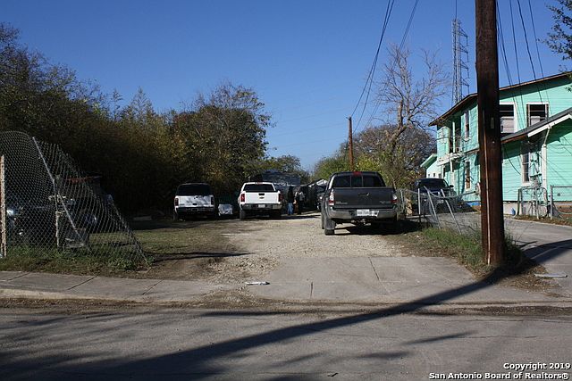 1st image of 585 Avondale Ave