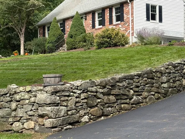 42 Ball St, Northborough, MA 01532