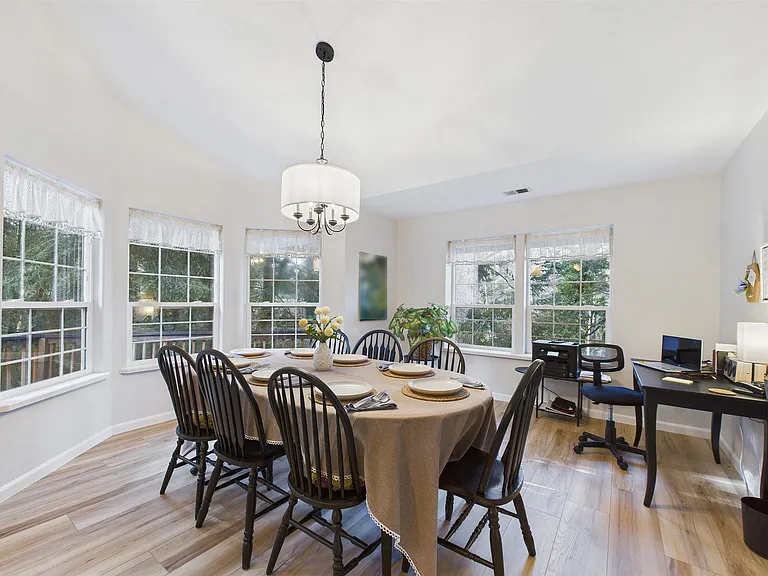 +Dining for 8
+Desk area
+Open space concept