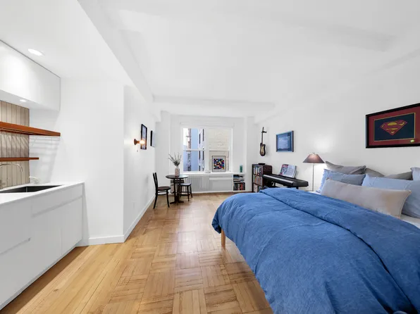 225 Central Park West image 7 of 19