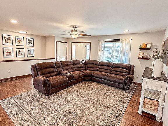 3rd image of 567 Alexander Rd