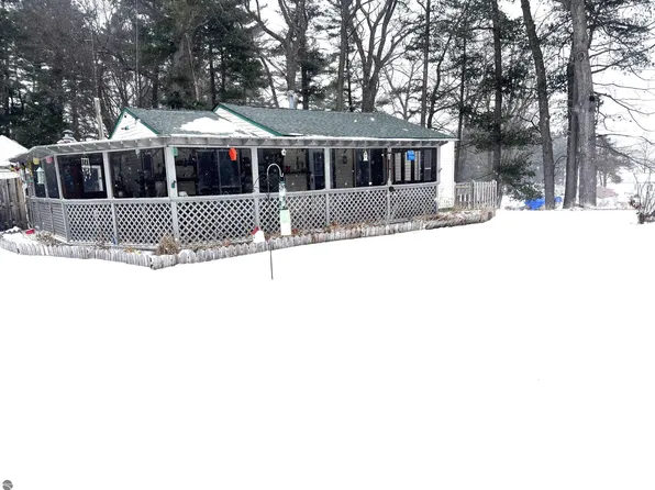 1108 W River Rd, Oscoda, MI 48750