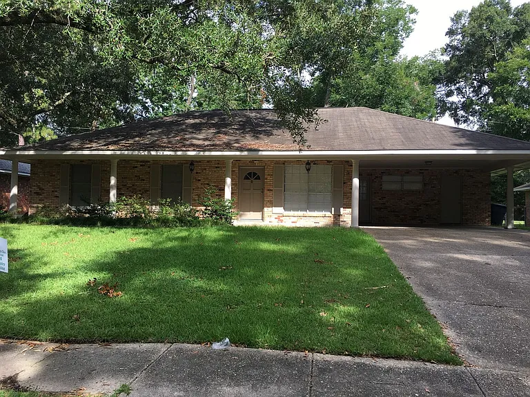 1120 Wylie Dr — Photo 1