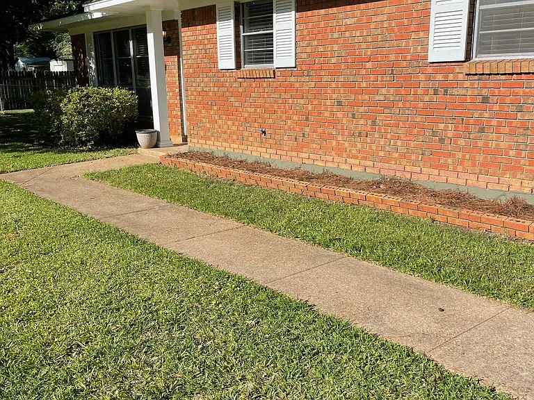 2408 Arcadia Dr — Photo 3