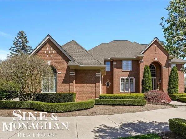 5561 Brookside Ln, Washington, MI 48094