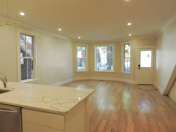 466 Green St APT 9, Cambridge, MA 02139