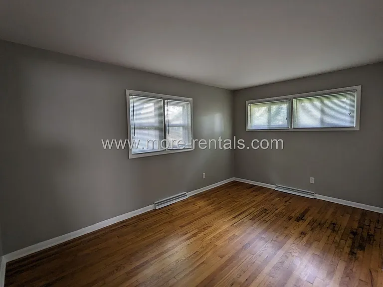 398 Collingwood Ave — Photo 9
