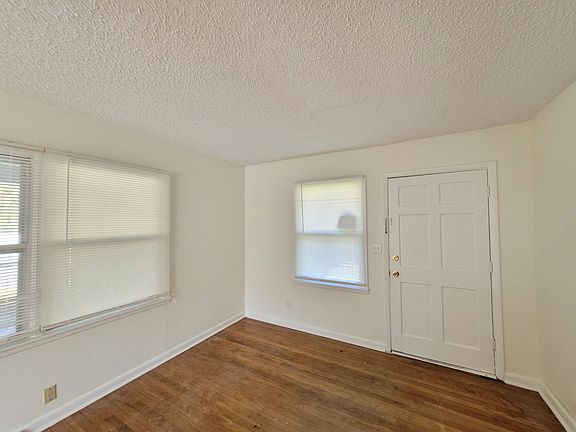 5th image of 3017 N 6th Ave