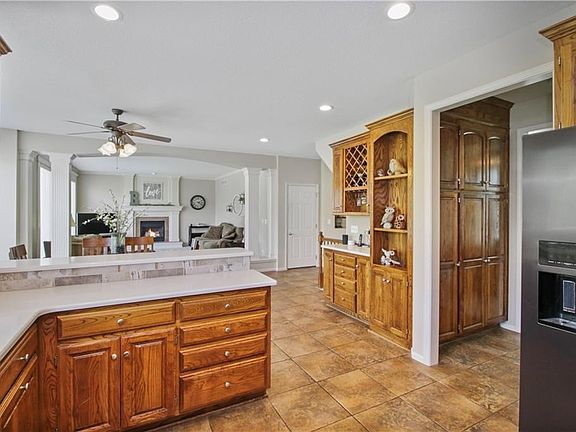 2nd image of 5601 NE Maybrook Rd