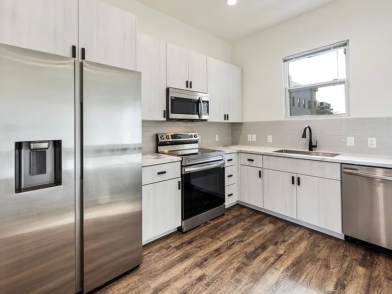 406 W. 7th St. — Photo 34