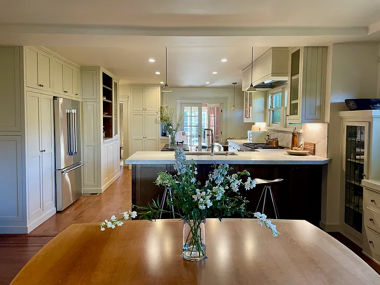 855 Walnut Ave — Photo 2