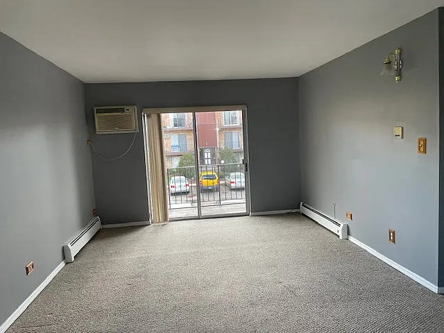 361 W Hawthorne Cir #5 — Photo 5