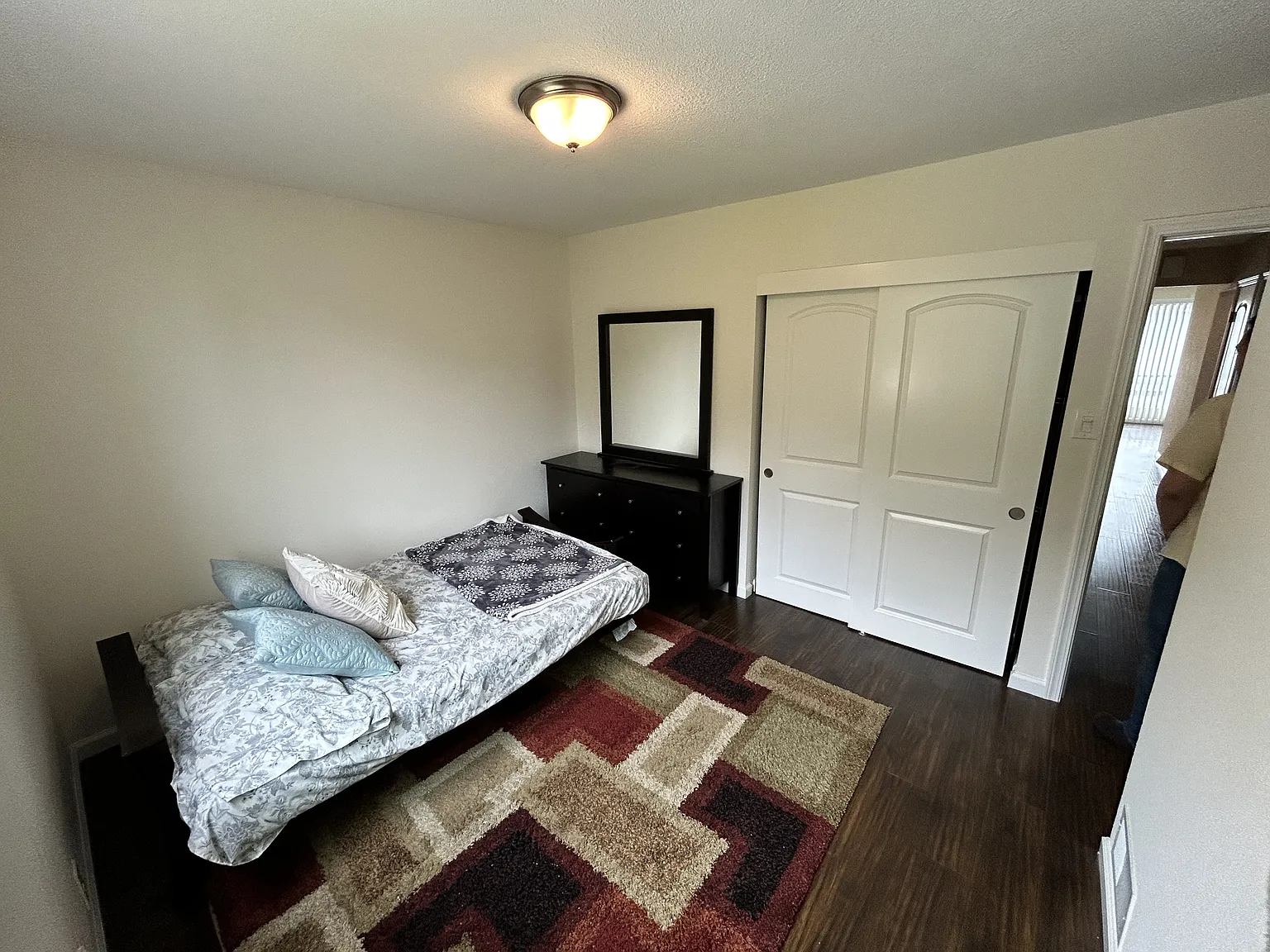 3 bed, 650 sqft, $1,200 — Photo 3