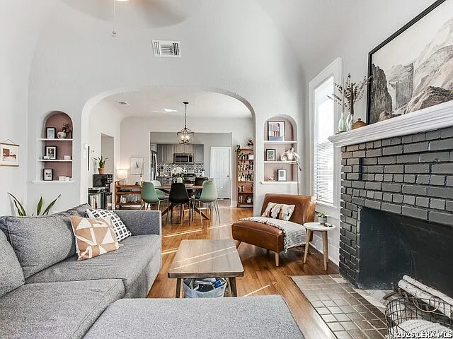 2 bed, 2.0 bath, 1284 sqft, $1,800 — Photo 3