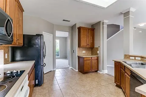 2700 Thorncreek Ln — Photo 9