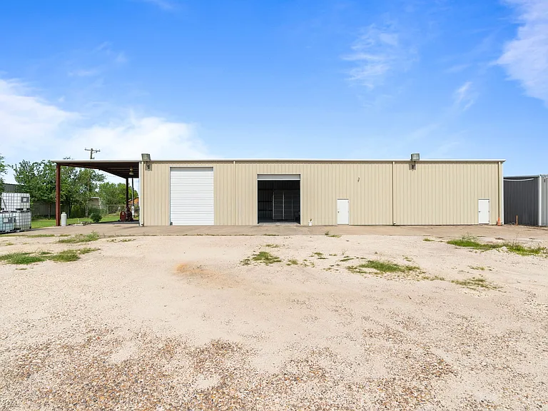 2404 S US Highway 281 #1 — Photo 15
