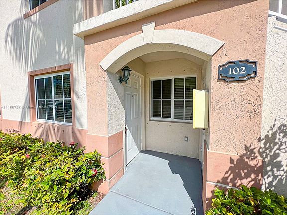5th image of 1261 SE 27th St Unit 102