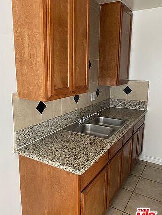 4th image of 512 Ocean Park Blvd APT 4