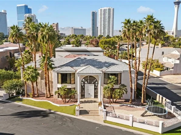 2834 Queens Courtyard Dr, Las Vegas, NV 89109