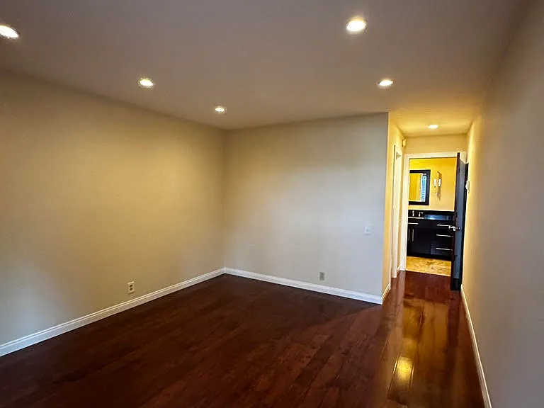11951 Mayfield Ave — Photo 6