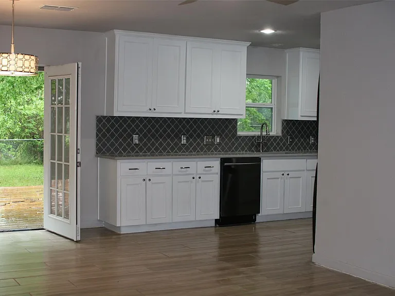 1413 Broadmoor Dr — Photo 7