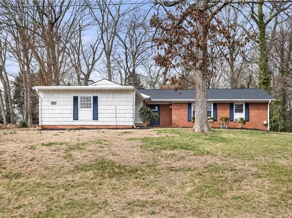 3514 Stimpson Dr, Pfafftown, NC 27040