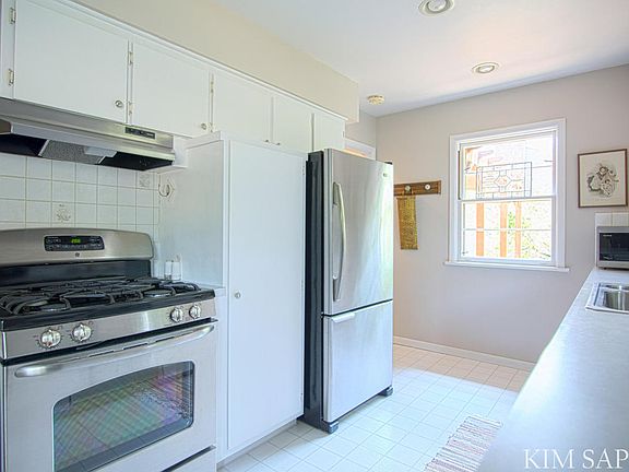 5th image of 2127 Plymouth Ave SE