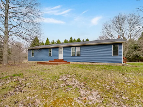 337 5th St, Plainwell, MI 49080