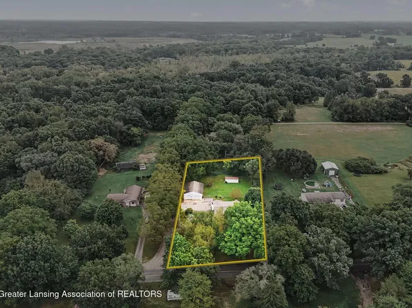 5427 Shepper Rd, Stockbridge, MI 49285