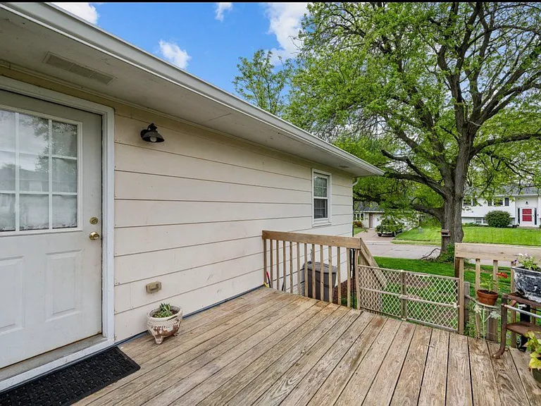 4131 Fillmore Ln — Photo 2