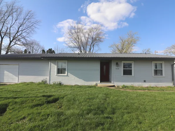 1029 Jemima St, Clinton, IL 61727