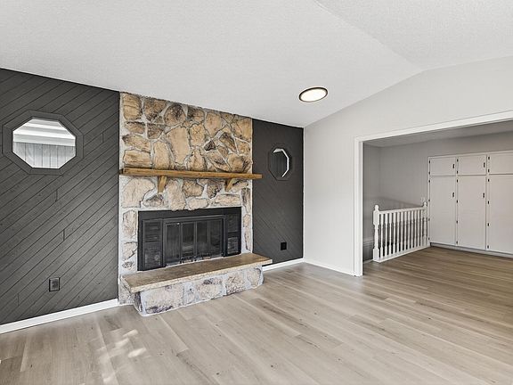 5th image of 1042 Sibley St S