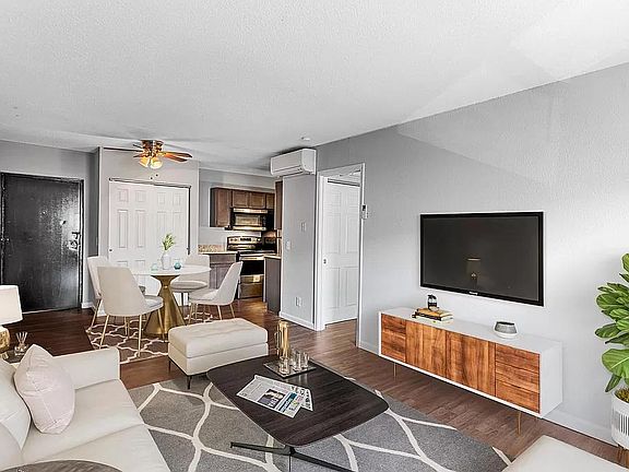2nd image of 5825 Southwest Ave #2F