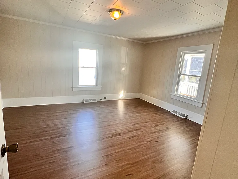 931 Albert St — Photo 3