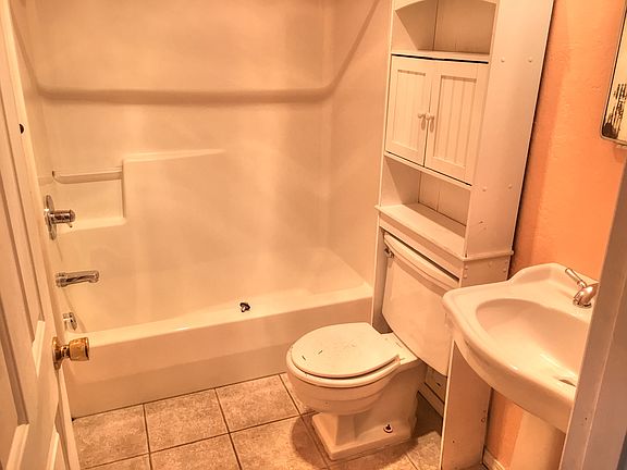 2nd image of 216 NE 10th Ct