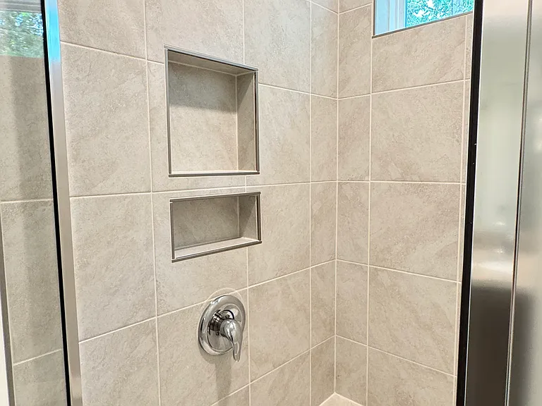 409 Lionel St — Photo 14