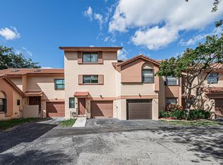 972 SW 113th Ter, Pembroke Pines, FL 33025