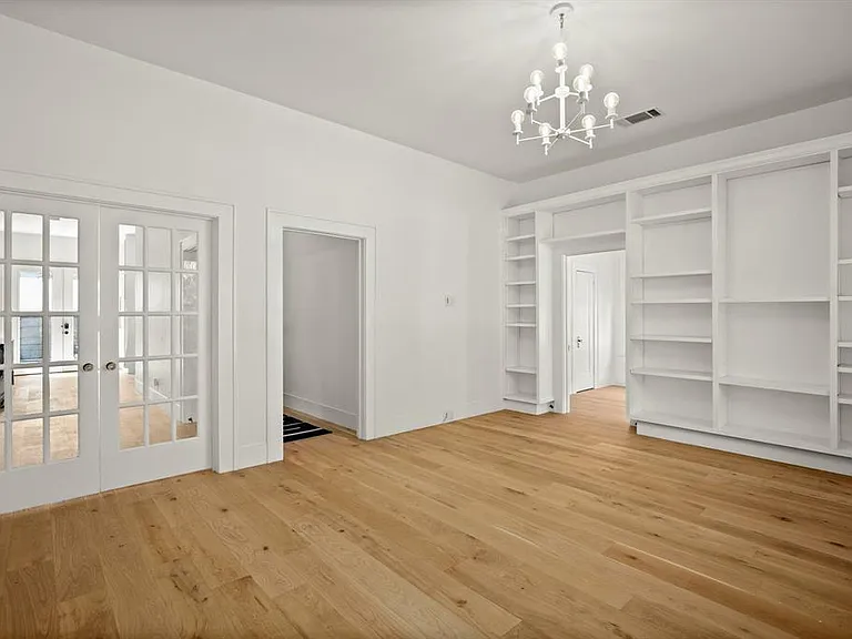1604 Nickerson St — Photo 10