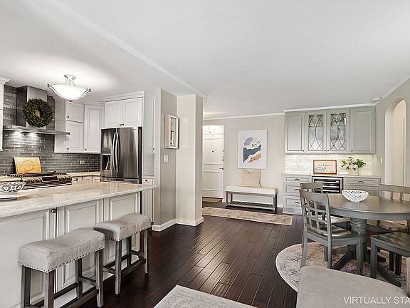 3rd image of 420 E 55th St APT 10F