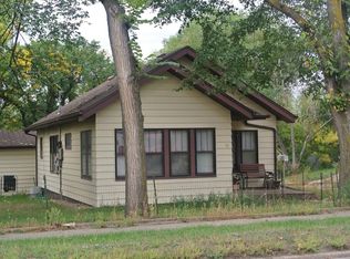 11 11th Ave NW, Minot, ND 58703