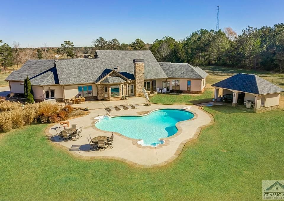 1st image of 790 Clover Dr