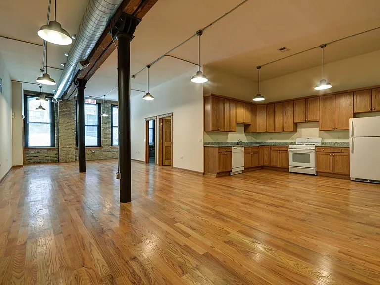 123 N Jefferson St #2R — Photo 3
