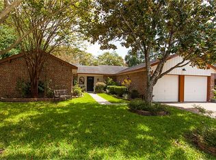 2823 New England Ct, Webster, TX 77598