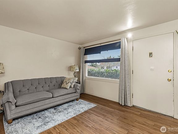 5th image of 6216 -6218 S Bell Street