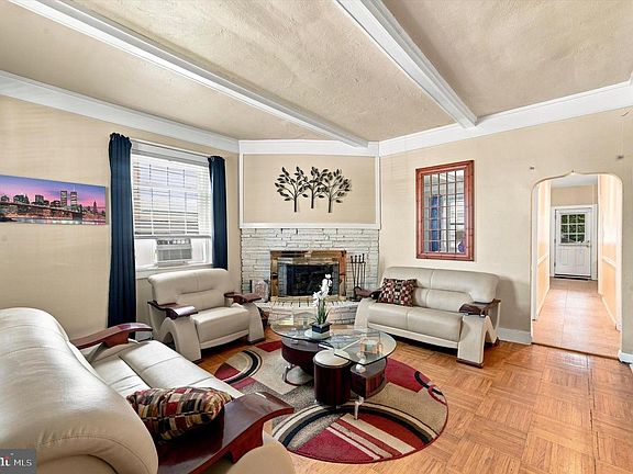 5th image of 208 Penn Blvd