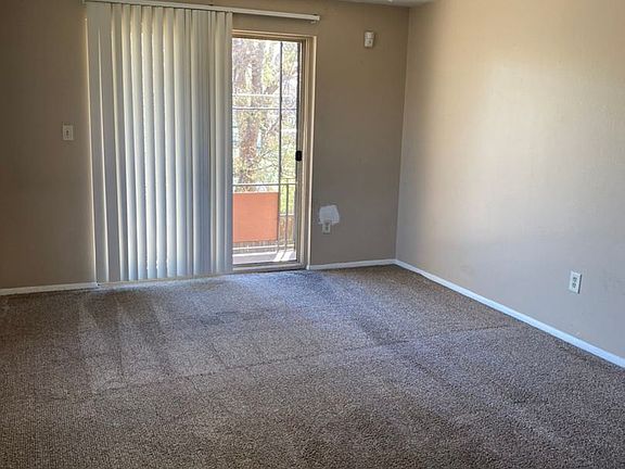 4th image of 1030 Carr St #8