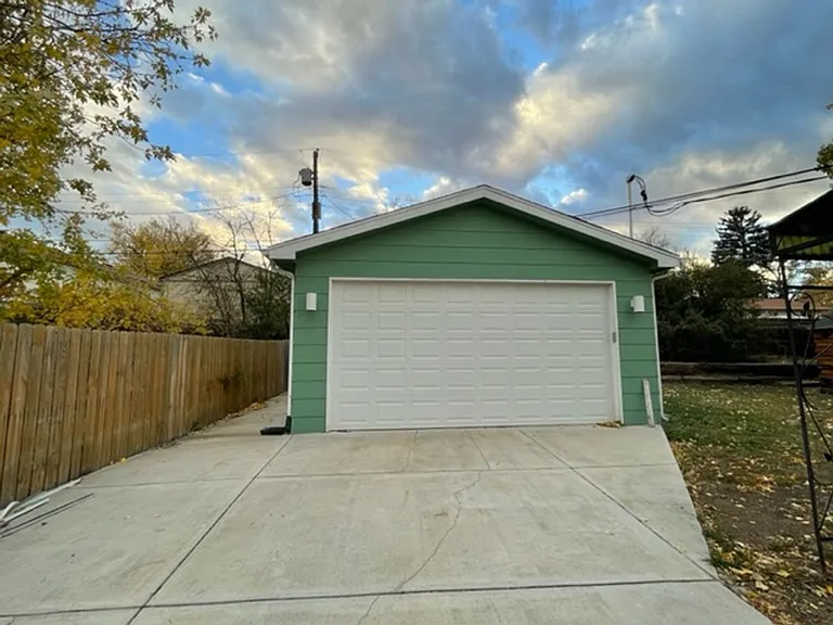 387 S Queen Cir — Photo 17